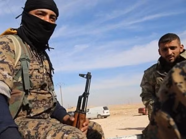 Lực lượng dân chủ Syria bắt cả trẻ em lẫn giáo viên nhập ngũ ảnh 1