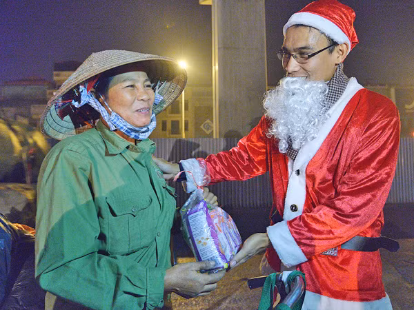 Nghĩa cử ấm áp mùa Noel ảnh 1