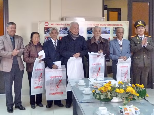Tặng quà gia đình công giáo tiêu biểu ảnh 1