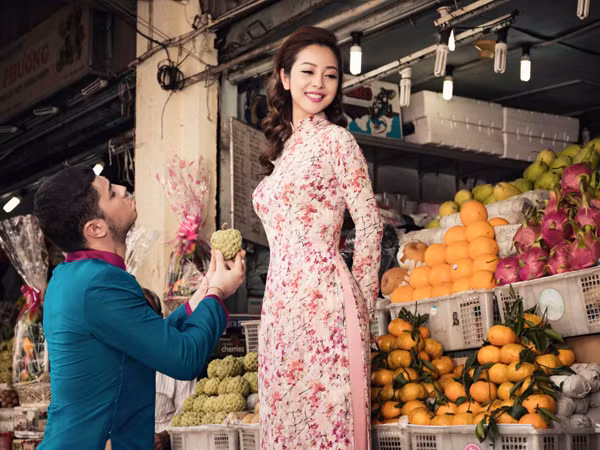 Bạn nhảy cầu hôn Jennifer Phạm bằng… 1 quả na ảnh 1