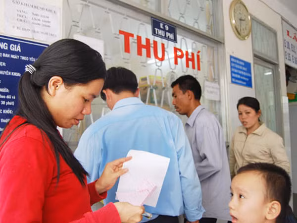 Các bệnh viện đồng loạt tăng giá viện phí lên 30% ảnh 1