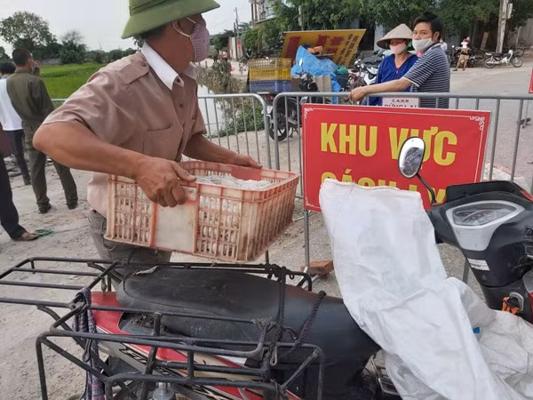 Hà Nội: "Vùng dịch" Covid-19 Dũng Tiến trước giờ kết thúc cách ly ảnh 2 Hà Nội: "Vùng dịch" Covid-19 Dũng Tiến trước giờ kết thúc cách ly ảnh 2