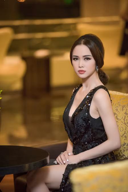 "Đứng hình" trước vẻ quyến rũ đầy ma mị của Vũ Ngọc Anh ảnh 5