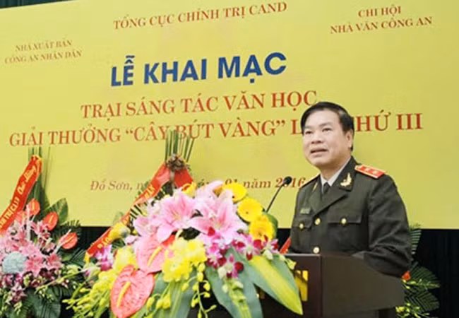 Khai mạc trại sáng tác văn học "Cây bút vàng" ảnh 1