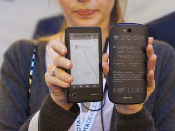 Forbes: YotaPhone 2 là mẫu smartphone ấn tượng nhất năm 2014 ảnh 1