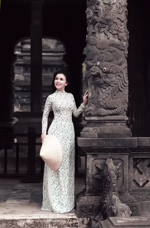 Đến Huế mộng mơ, Janny Thủy Trần khoe vẻ đẹp dịu dàng với áo dài ảnh 5