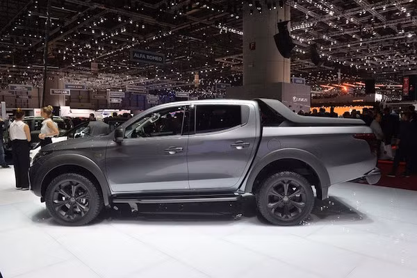 Xe bán tải Fiat Fullback: Thiết kế thể thao, bắt mắt ảnh 9