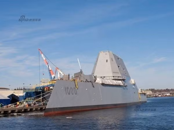 Mỹ lùi thời gian bàn giao 2 tàu khu trục lớp Zumwalt siêu hiện đại ảnh 1