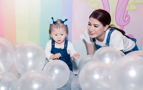 Trương Ngọc Ánh - Trần Bảo Sơn cùng tổ chức sinh nhật cho con gái ảnh 9