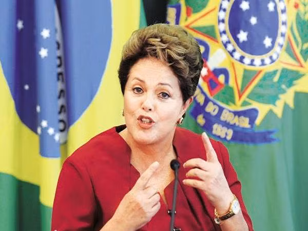 Phe đối lập đệ đơn luận tội nữ Tổng thống Brazil lên quốc hội ảnh 1