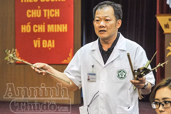 Chi tiết ảnh quy trình sơ cứu vết thương mạch máu do tôn cắt, hoặt vật nhọn cứa ảnh 3