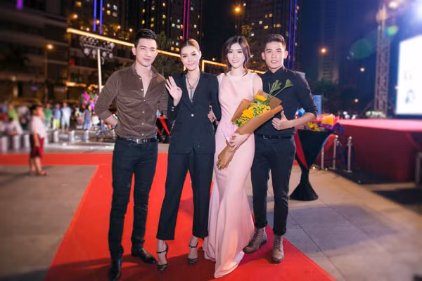Huỳnh Tiên tình tứ cùng ngôi sao Thái Lan trong buổi ra mắt phim "Valentine Trắng" ảnh 9