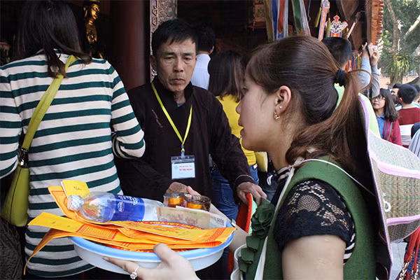 Hàng vạn du khách nô nức trẩy hội chùa Hương ảnh 6