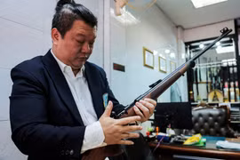 Thái Lan siết quản lý súng đạn, cửa hàng vũ khí chuyển sang bán... bánh mỳ