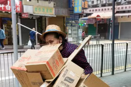 Câu chuyện về các 'cụ già carton' giữa Hồng Kông hoa lệ