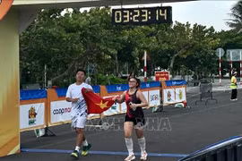 Gần 3.000 người tham gia giải chạy “Đón bình minh trên biển” vào sáng 2/9