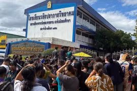 Thái Lan: Thiếu niên 14 tuổi cầm súng xông vào trường học 