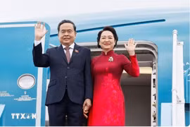 Chủ tịch Quốc hội Trần Thanh Mẫn và Phu nhân lên đường thăm chính thức Hàn Quốc và Mông Cổ