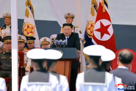 Ông Kim Jong Un trực tiếp giám sát thử nghiệm vũ khí, tăng cường 'thế trận tấn công hủy diệt'