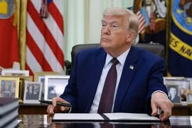 Tổng thống D.Trump: ‘Lệnh ngừng bắn có nghĩa là bạn …bắn một cách ôn hòa hơn’