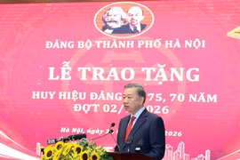 Tổng Bí thư, Chủ tịch nước Tô Lâm dự Lễ trao tặng Huy hiệu Đảng tại Đảng bộ thành phố Hà Nội