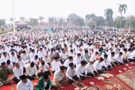 Hàng nghìn người Indonesia cầu mưa giữa trời khói mù do cháy rừng