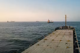Mỹ - Iran đồng ý ngừng tấn công, khai thông eo biển chiến lược Hormuz