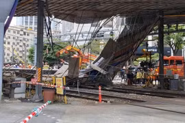 Sập cầu vượt ở Thủ đô Seoul gây chết người