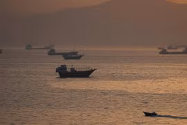 Oman ban hành cảnh báo hàng hải về thủy lôi ở eo biển Hormuz