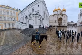 Xem màn trình diễn cưỡi ngựa của đội cận vệ tinh nhuệ Điện Kremlin
