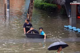 Hình ảnh Bangkok ngập trong 'biển nước' sau gần 48 giờ mưa xối xả