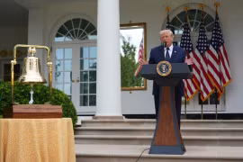 Nguyên nhân khiến ông Trump phải xây sân đỗ trực thăng bằng đá hoa cương tại Nhà Trắng