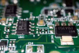 Trung Quốc áp biện pháp chống bán phá giá với hóa chất sản xuất chip của Nhật Bản