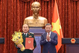 Tổng Bí thư, Chủ tịch nước Tô Lâm trao Quyết định thăng Quân hàm Thượng tướng cho Phó Tổng Tham mưu trưởng Quân đội nhân dân Việt Nam Lê Quang Đạo