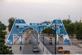 Phiến quân Nigeria học chế bom và 'độ' xe chiến đấu qua AI 