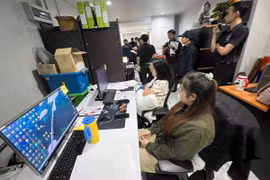 Triệt phá đường dây gian lận thi công chức khủng: Giá mua 'ghế' lên tới 800.000 baht