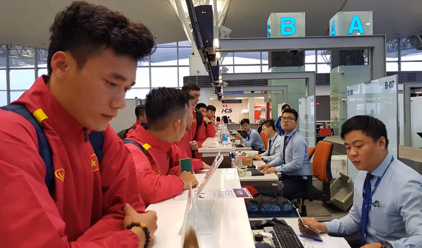 Di chuyển từ sớm tinh mơ tới nửa đêm, ĐT Việt Nam mới tới Jordan ảnh 2 Di chuyển từ sớm tinh mơ tới nửa đêm, ĐT Việt Nam mới tới Jordan ảnh 2