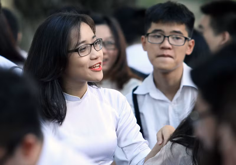 Nữ sinh áo dài tinh khôi dưới nắng vàng ngày khai giảng ảnh 19
