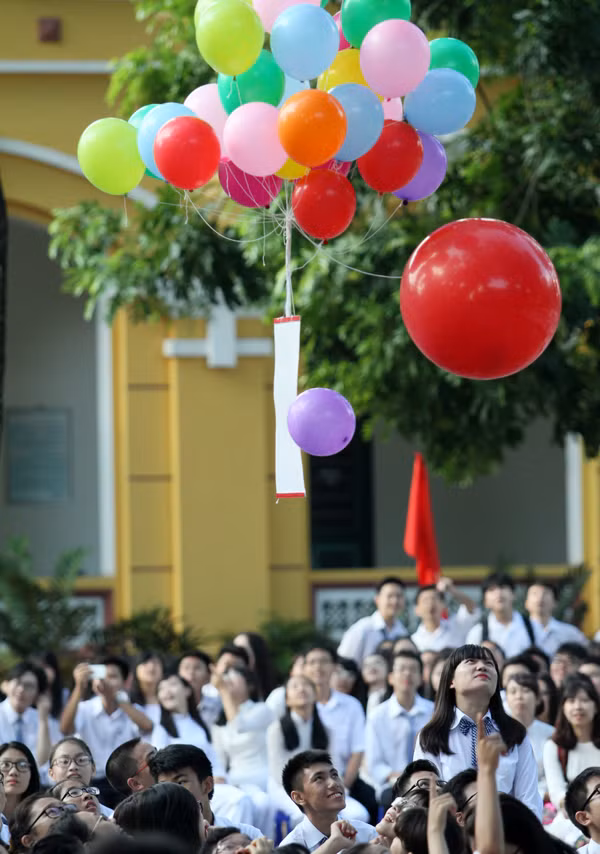 Nữ sinh áo dài tinh khôi dưới nắng vàng ngày khai giảng ảnh 17
