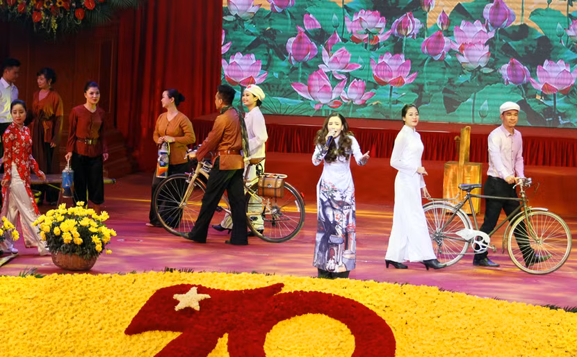Long trọng Lễ kỷ niệm 70 năm Ngày toàn quốc kháng chiến ảnh 13 Long trọng Lễ kỷ niệm 70 năm Ngày toàn quốc kháng chiến ảnh 13