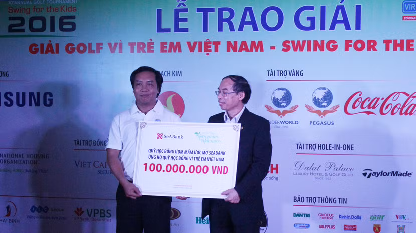 Quyên góp hơn 1,5 tỷ đồng trao cho các học sinh, sinh viên nghèo ảnh 4