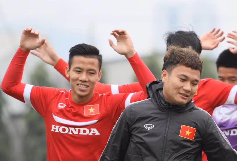 Thầy trò Hữu Thắng tươi rói trong buổi tập đầu tiên ảnh 4