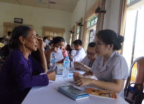 Người nghèo được hỗ trợ khi điều trị ung thư, chạy thận ảnh 1