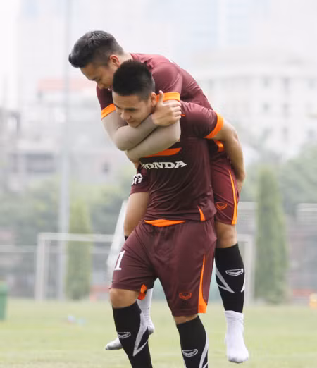 Công Phượng “đứng ngoài cuộc vui” ở buổi tập của U23 Việt Nam ảnh 2
