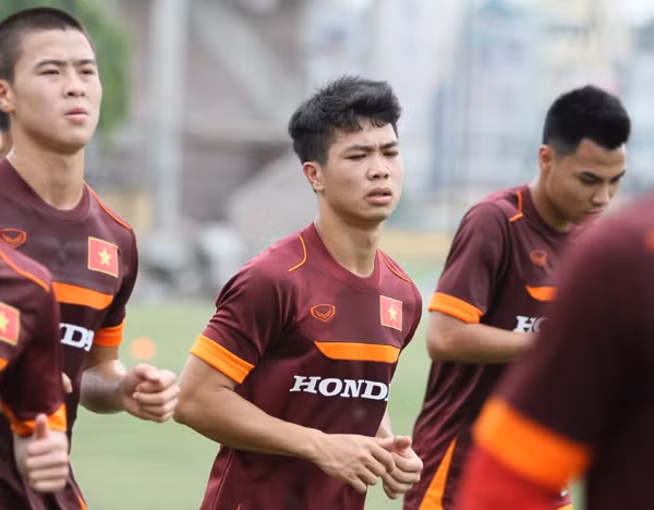 Công Phượng “đứng ngoài cuộc vui” ở buổi tập của U23 Việt Nam ảnh 7