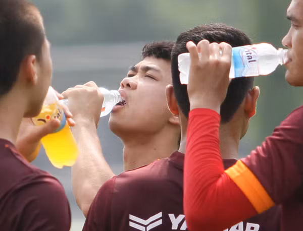 Công Phượng “đứng ngoài cuộc vui” ở buổi tập của U23 Việt Nam ảnh 8