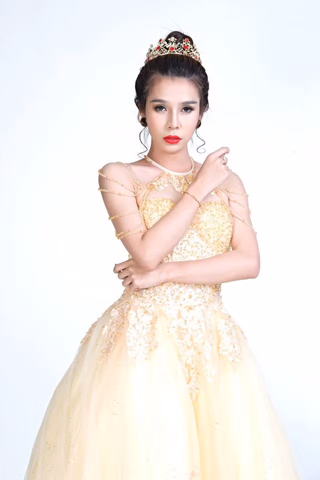 Bất ngờ với show nghệ thuật quy mô đầu tiên của người chuyển giới ảnh 11