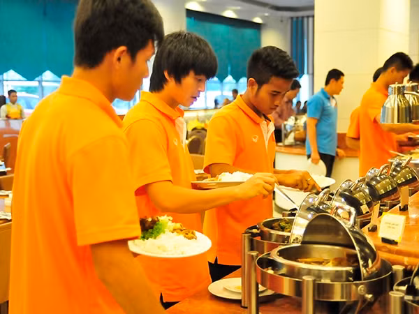 Hé lộ thực đơn siêu hấp dẫn cho VĐV dự SEA Games ở Singapore ảnh 1