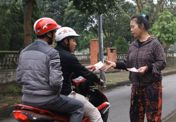 Khổ sở mua vé xem Công Phượng thi đấu trên sân Vinh ảnh 11