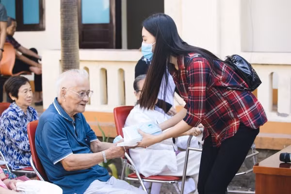 Hoa hậu Tiểu Vy hiến máu, nhảy "Vũ điệu rửa tay" kêu gọi phòng chống dịch Covid-19 ảnh 5 Hoa hậu Tiểu Vy hiến máu, nhảy "Vũ điệu rửa tay" kêu gọi phòng chống dịch Covid-19 ảnh 5
